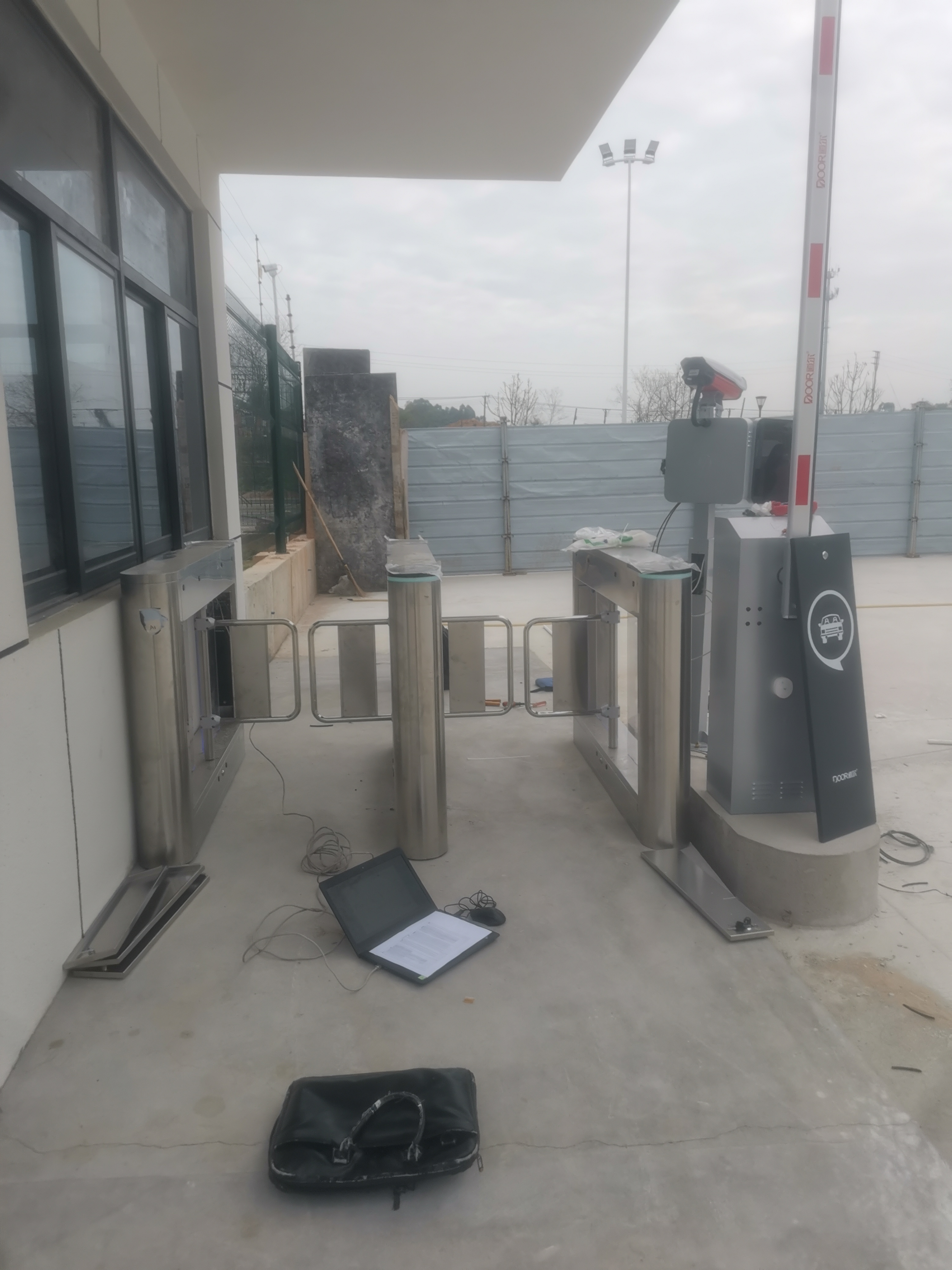 如何选择适合的地铁站自动检票闸机供应