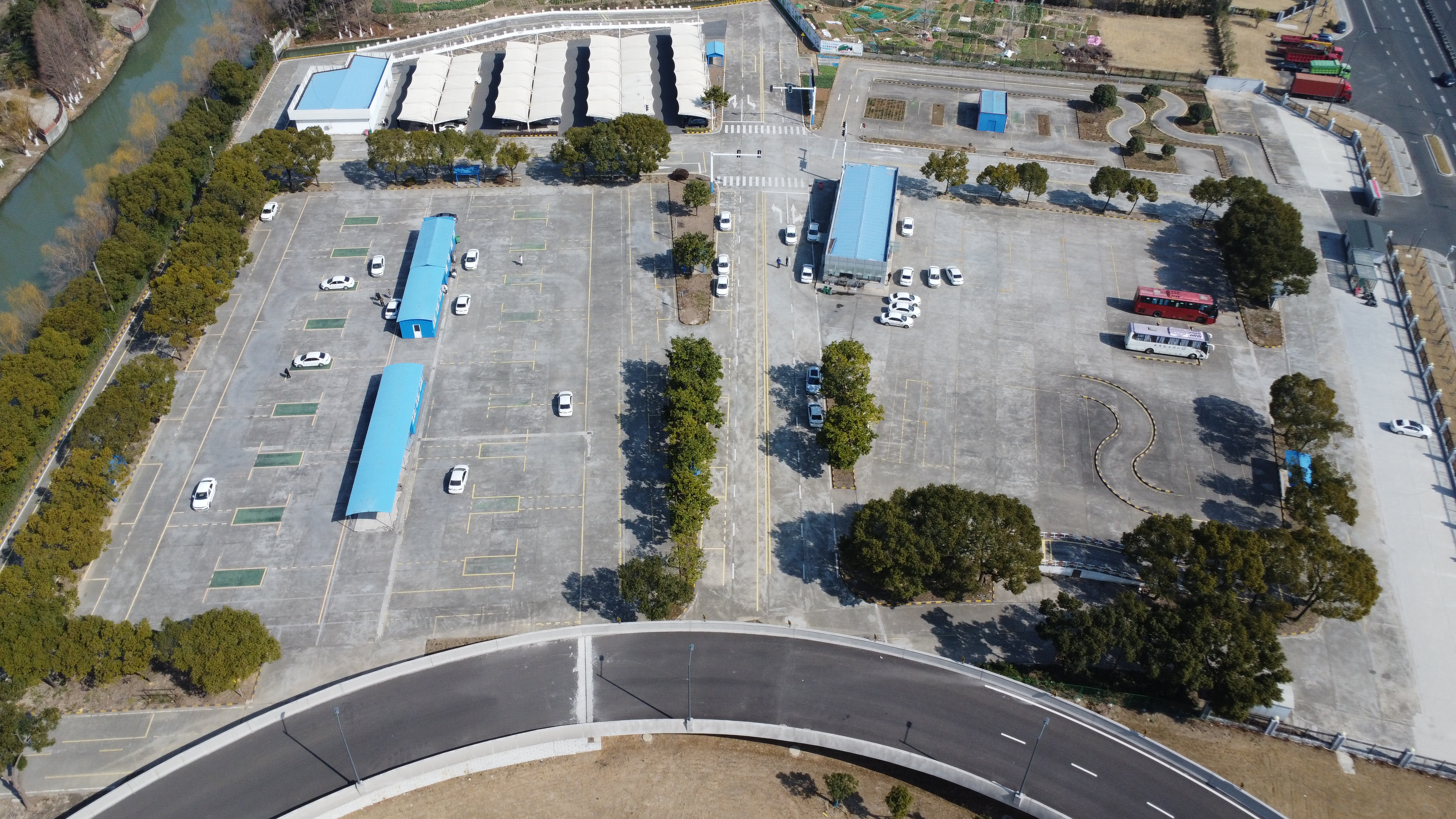 江阴驾校报名时的学车推荐与选择技巧