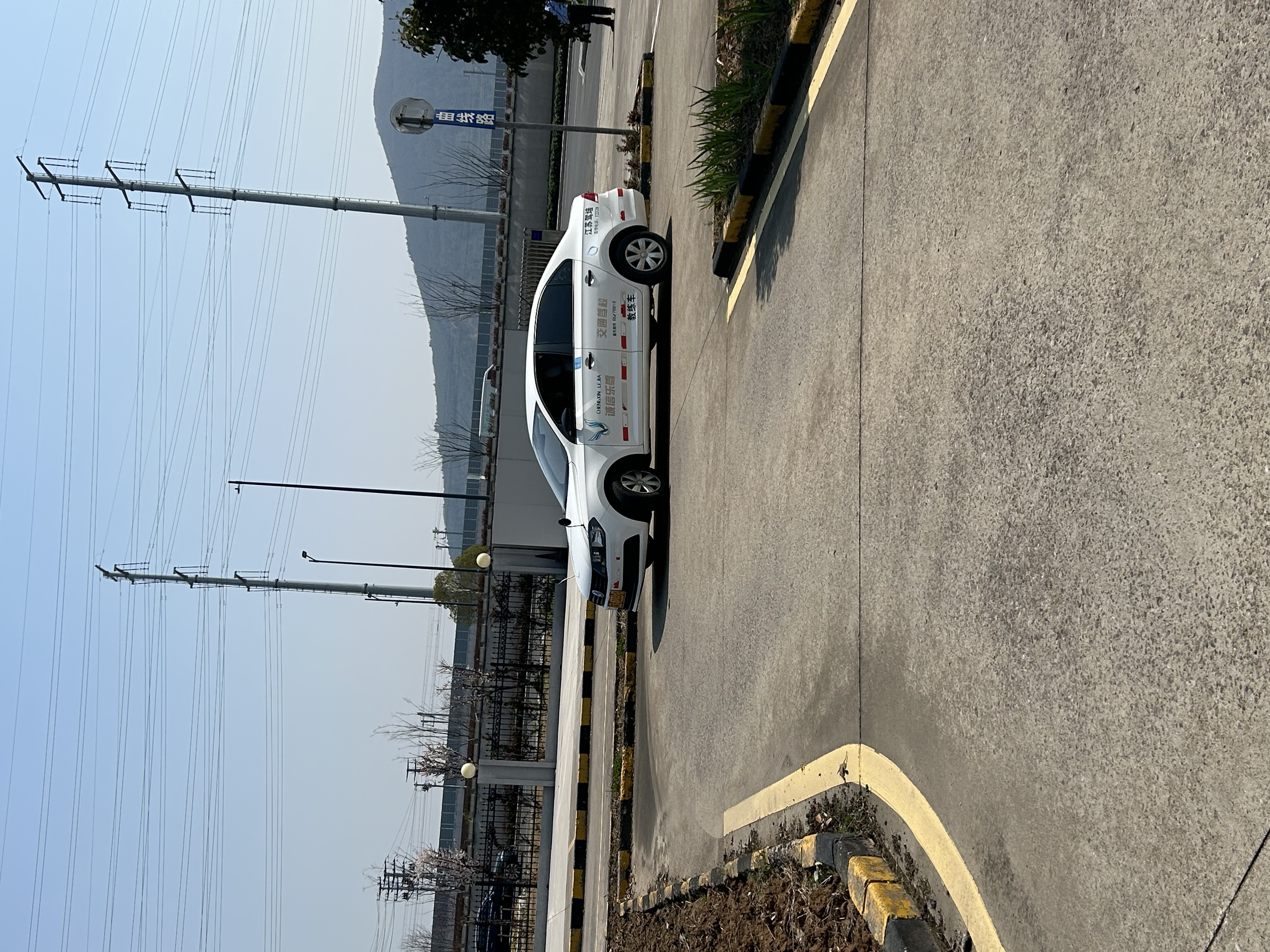 江阴驾校必备知识：完整拿证流程与科目三靠边停车技巧分享