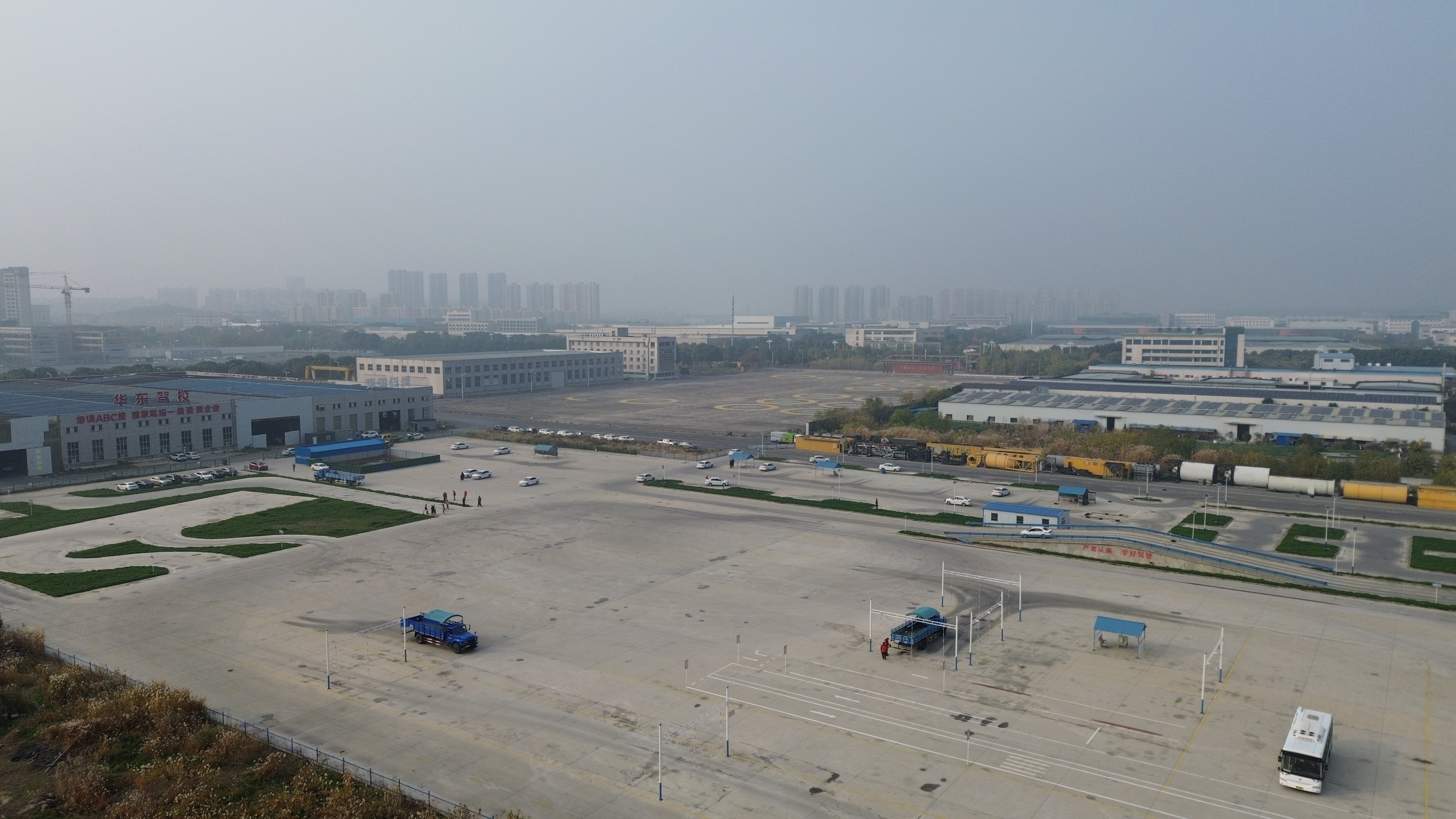 镇江考驾照流程与驾校训练场地选择指南