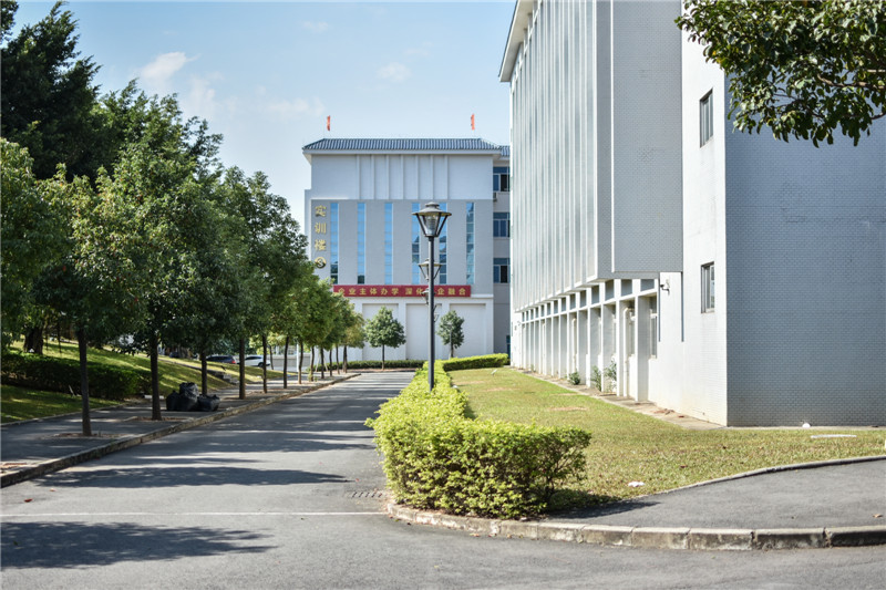 广东创新科技职业学院：网红食堂+智慧空调宿舍，电竞与空乘特色专业看过来