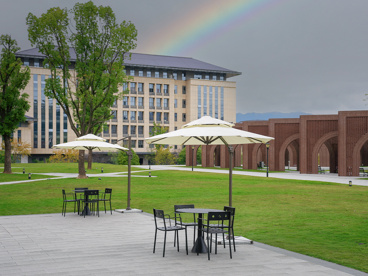 费用与性价比类：如何选择高性价比的民办大学？