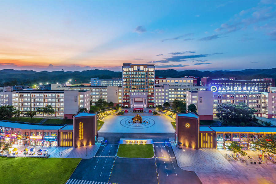 广西英华职业技术学院-2.jpg