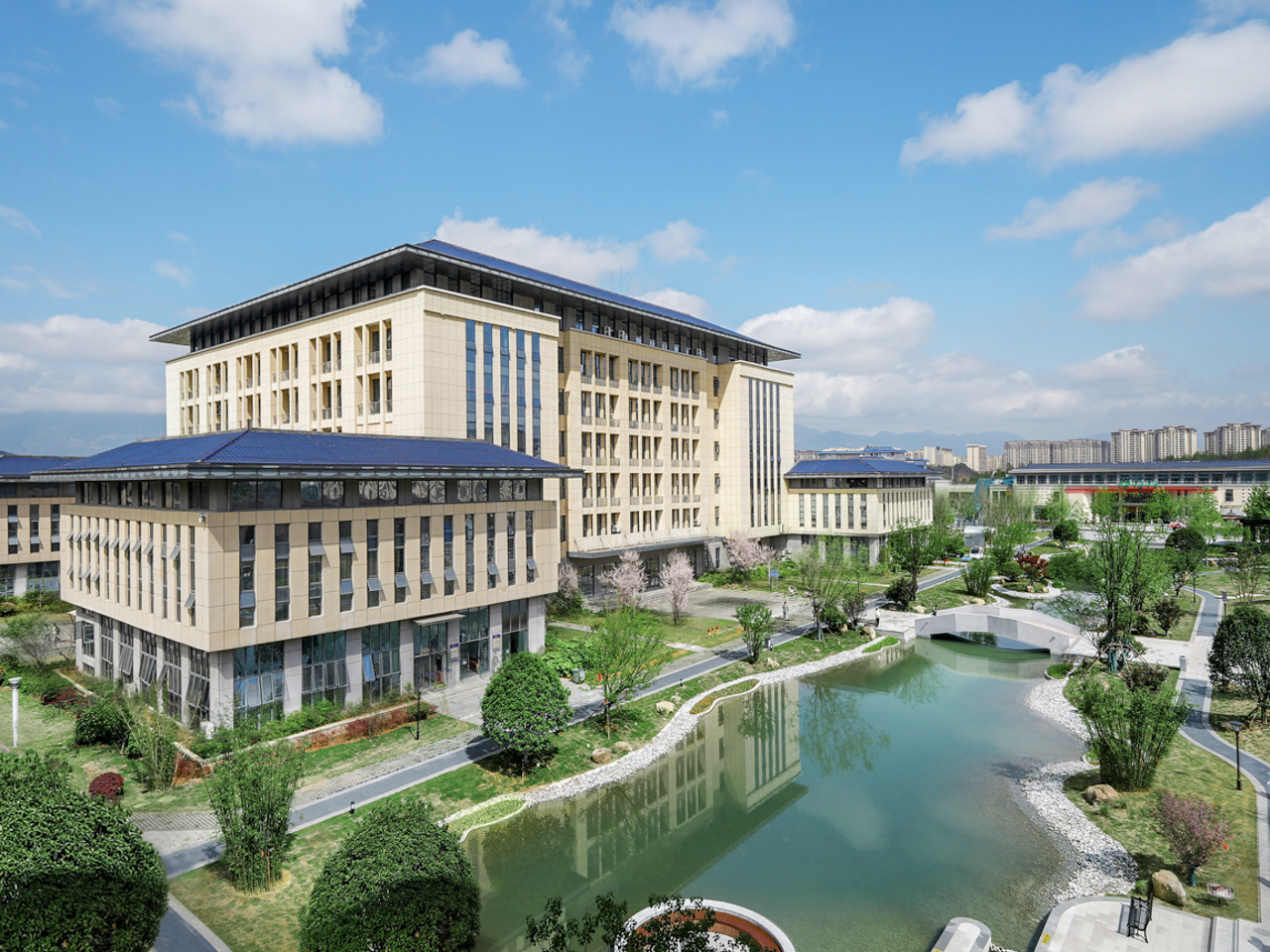 湖北恩施学院：贫困生求学路上的坚实依靠