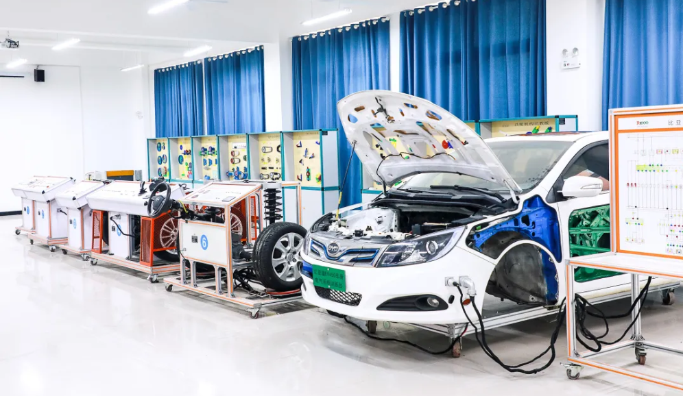 汽车智能工程学院.png