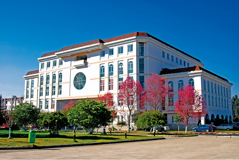 滇池学院.png