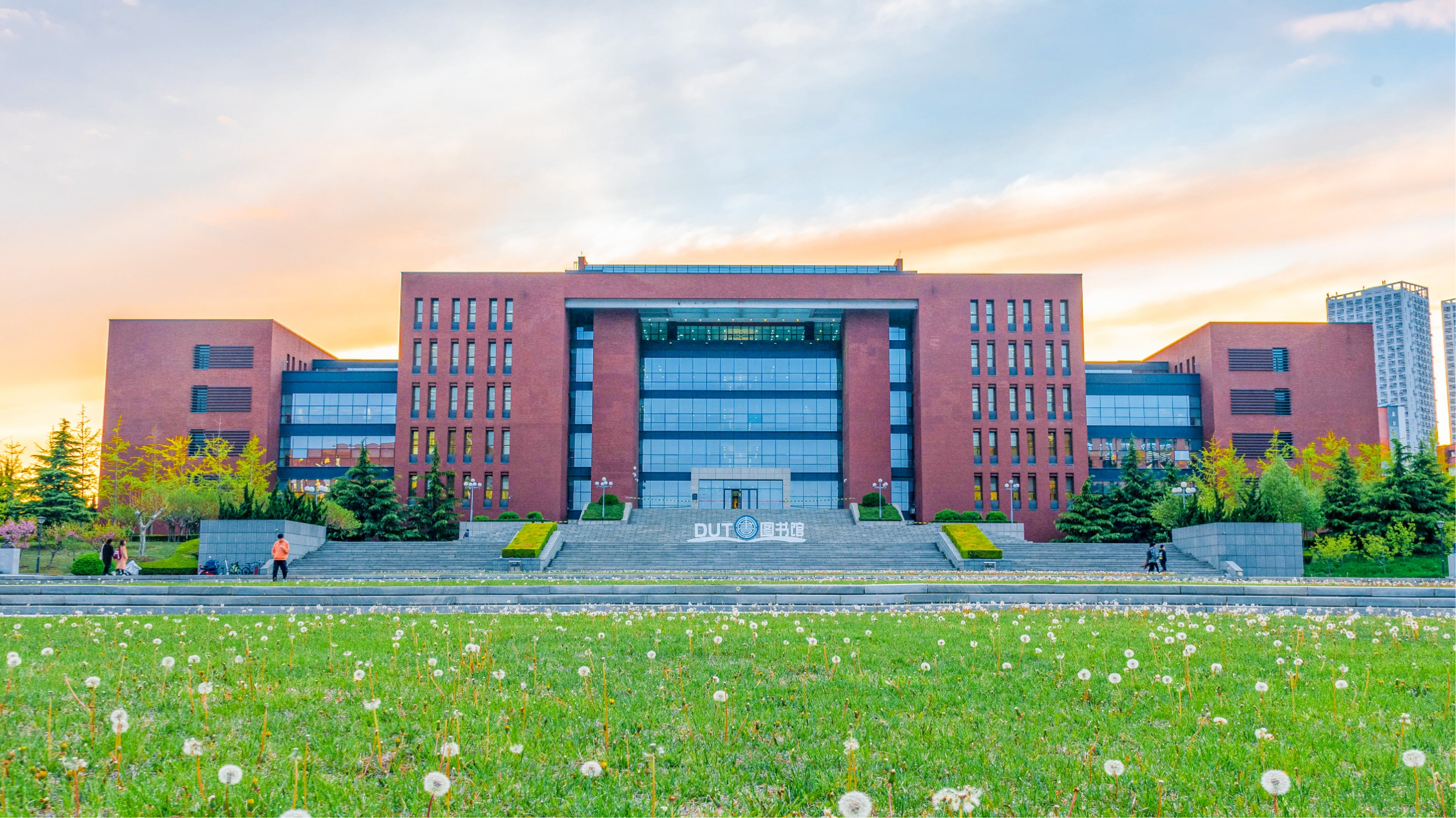 大连理工大学工科有多强？连理计划全球资助1.8万元，国际合作广泛，全球340所高校任选