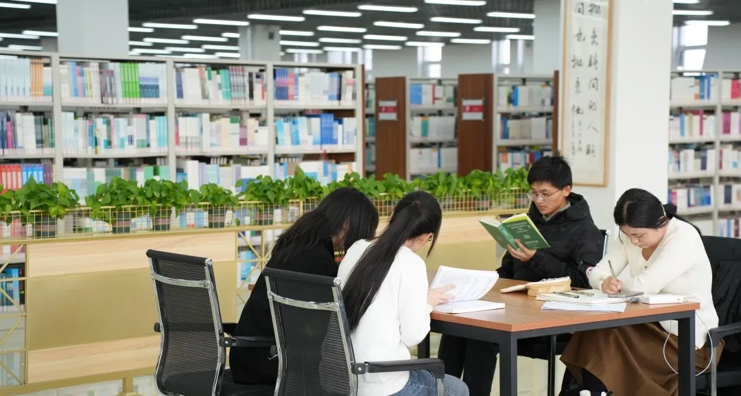 辽宁传媒学院：学习氛围与早晚自习实况