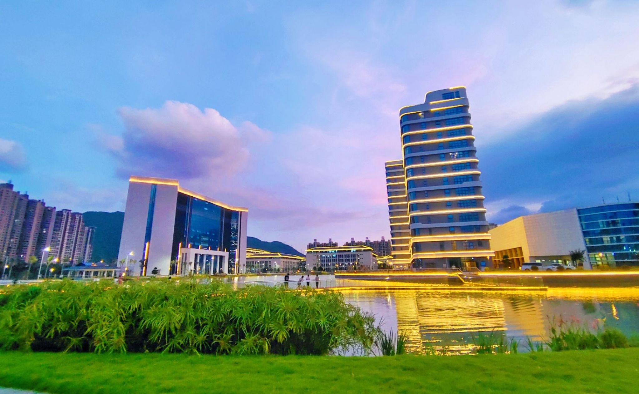 广东理工学院2.jpg