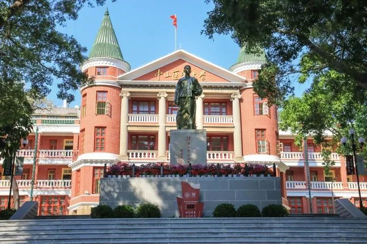 广州校区北校园红楼1.png
