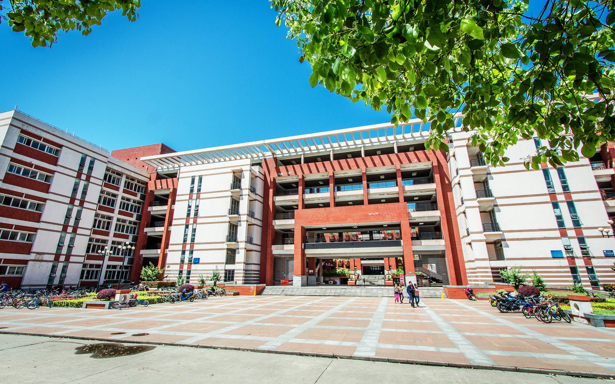 湖北文科560-600分：长江大学三桶油签约899人力压92院校