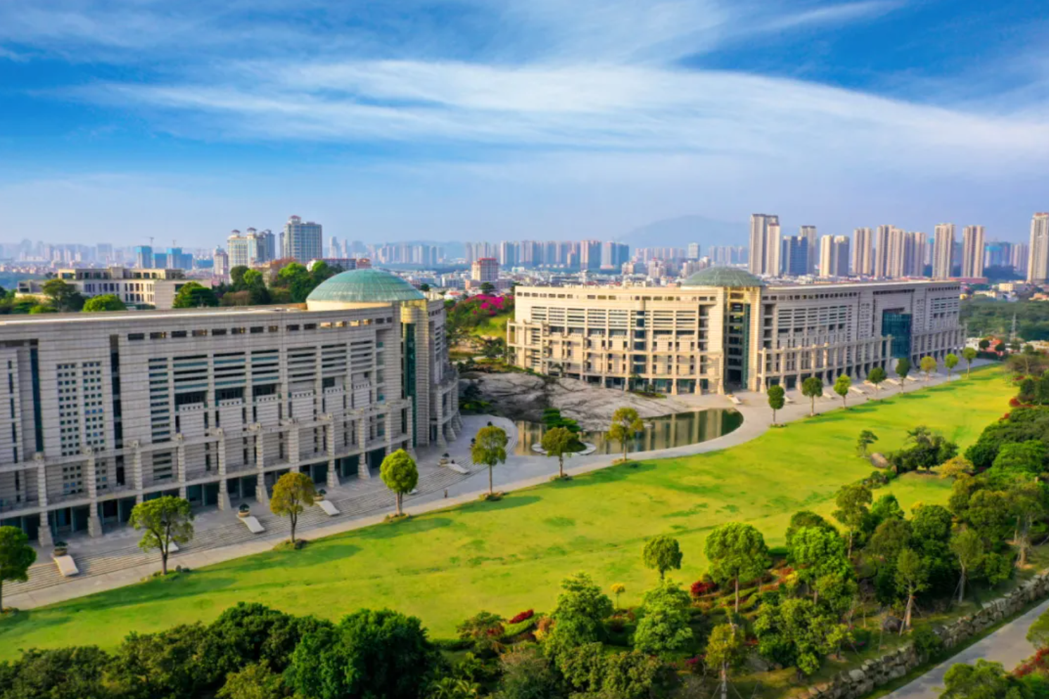 泉州信息工程学院办学特点解析：专业建设与产教融合实践
