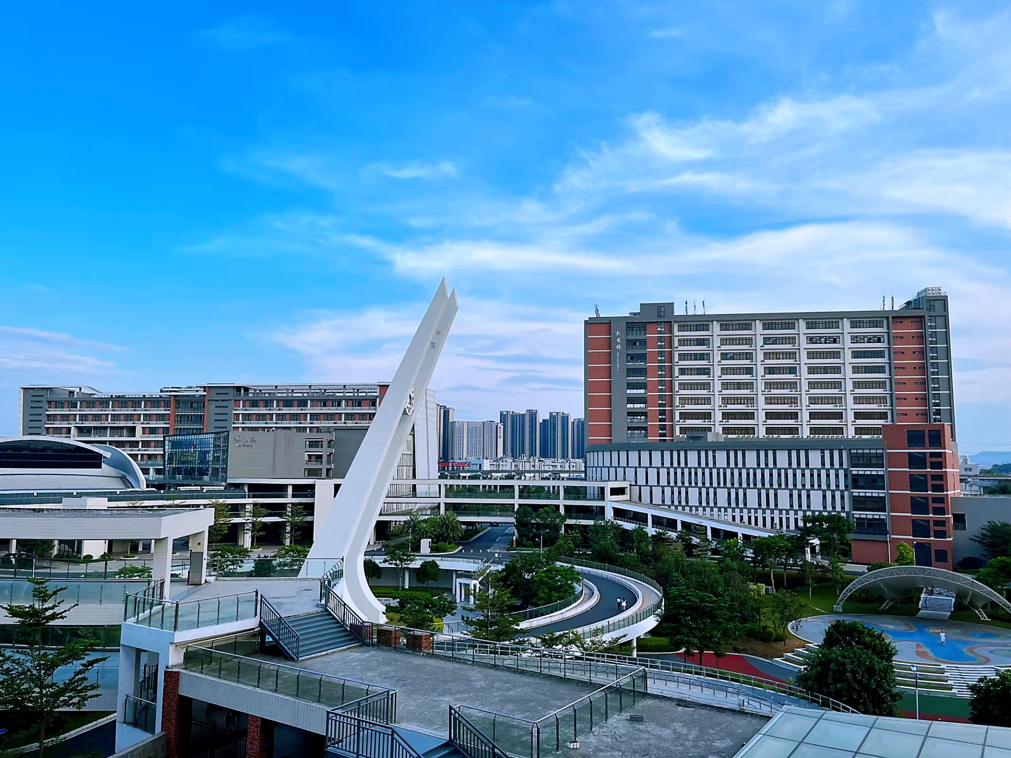 读广东白云学院的本科，还是省内公办专科/偏远公办本科？