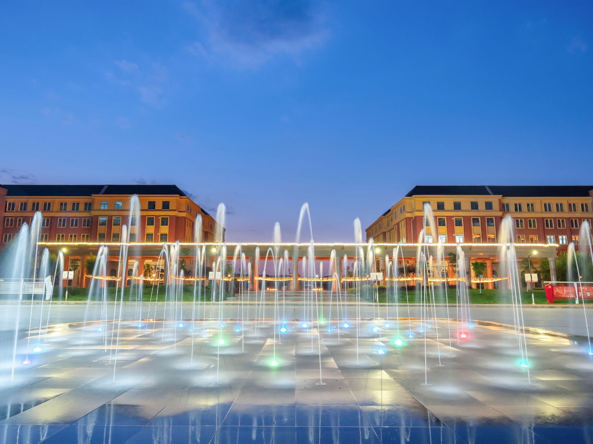 兰州信息科技学院-音乐广场.jpg