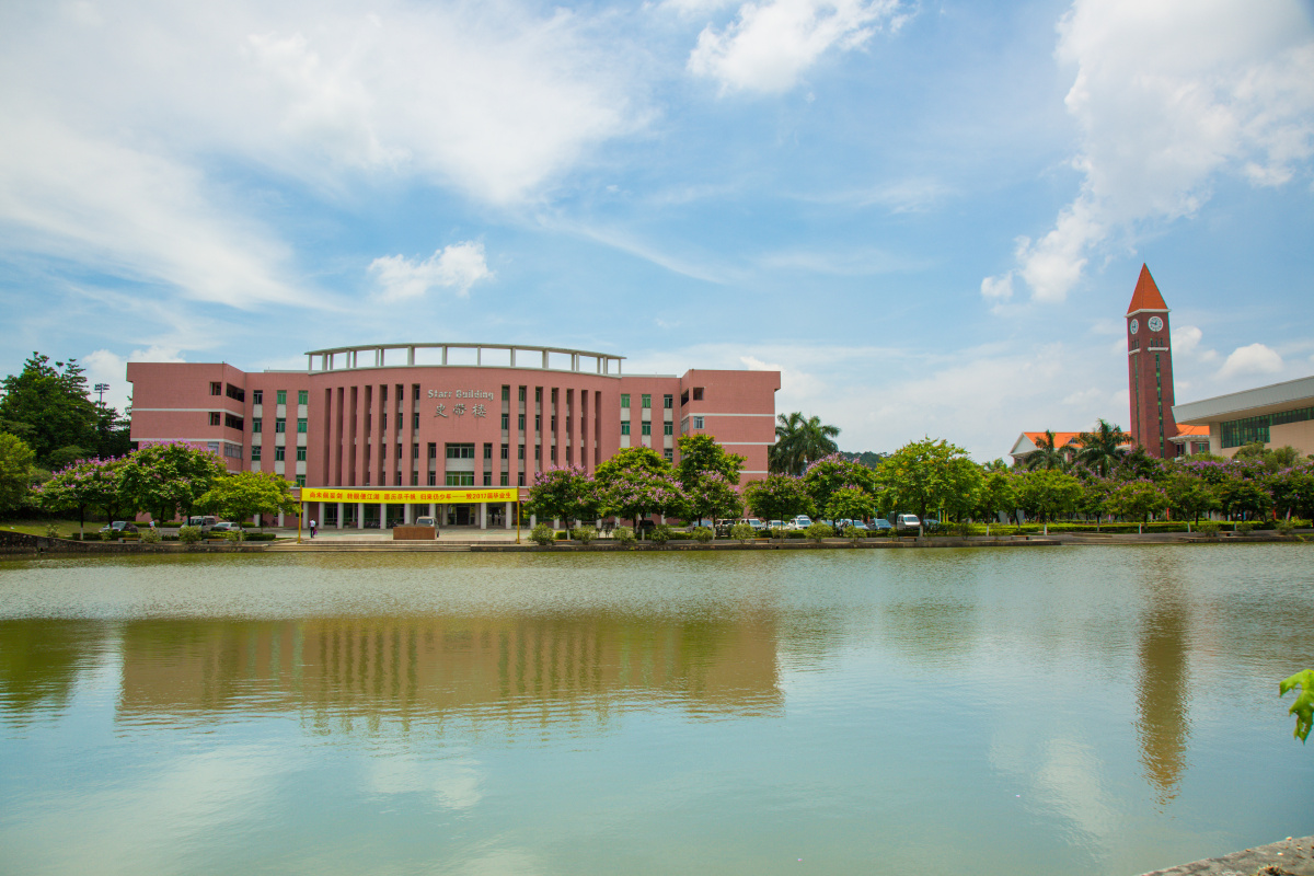 分数相近学校不同：黄冈师范湖北二师汉江师范怎么选