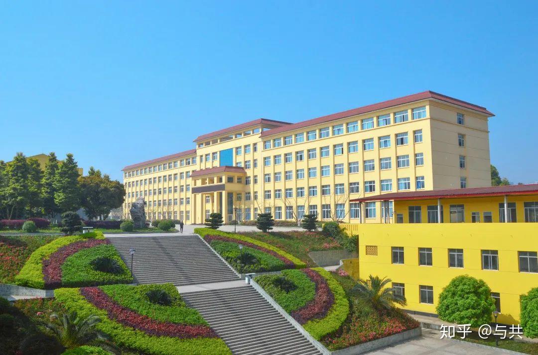 2026报考成都理工大学工程技术学院：校园严不严、师资、竞赛、双师型FAQ