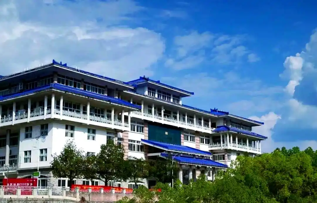 湖北民族大学在湖北的录取分数线是多少？