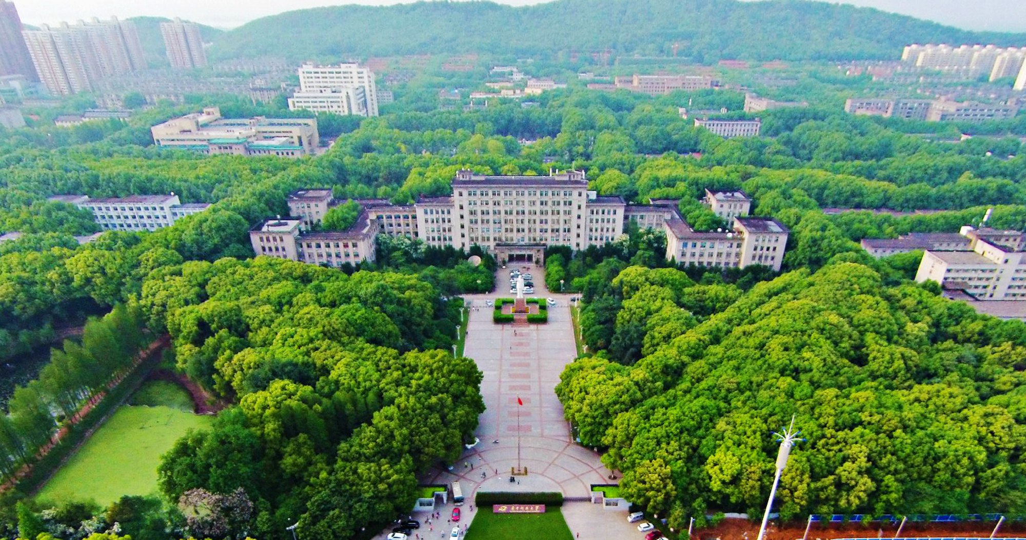 华科硬核实力深度拆解：这所“森林大学”，保持ESI全球前1‰学科11个，内地高校并列第四
