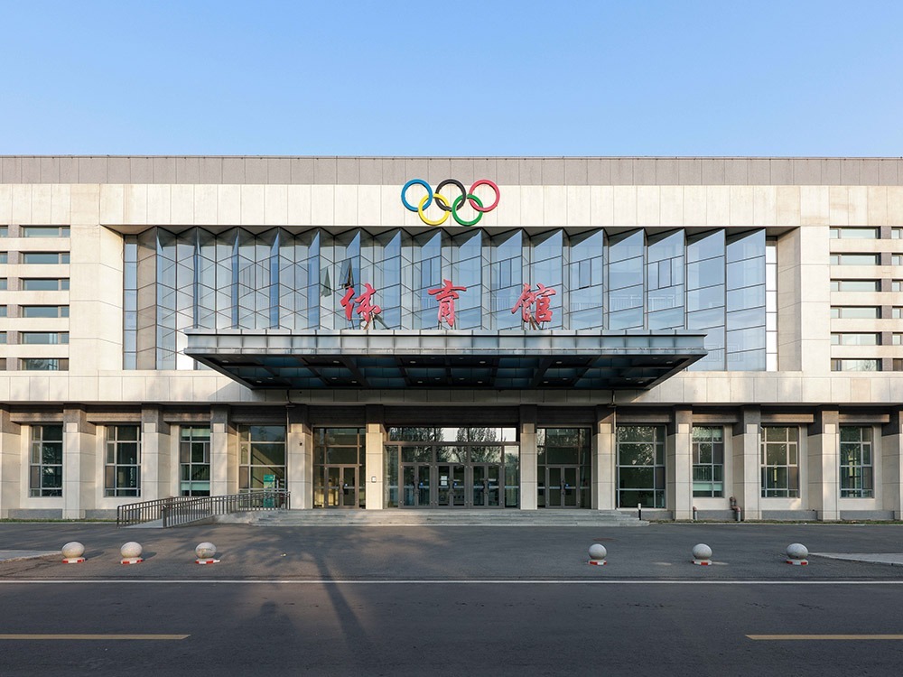 从工业机器人到整车实训，哈尔滨华德学院实操课时占比多少？