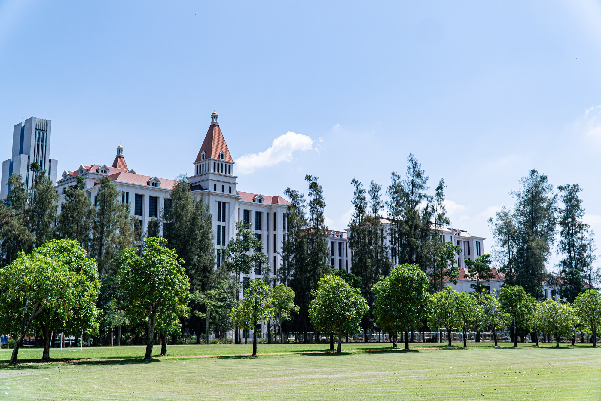 【中留服本硕博全面认证】易三仓大学：泰国唯一AACSB私立校，就业率93%+，免雅思直申