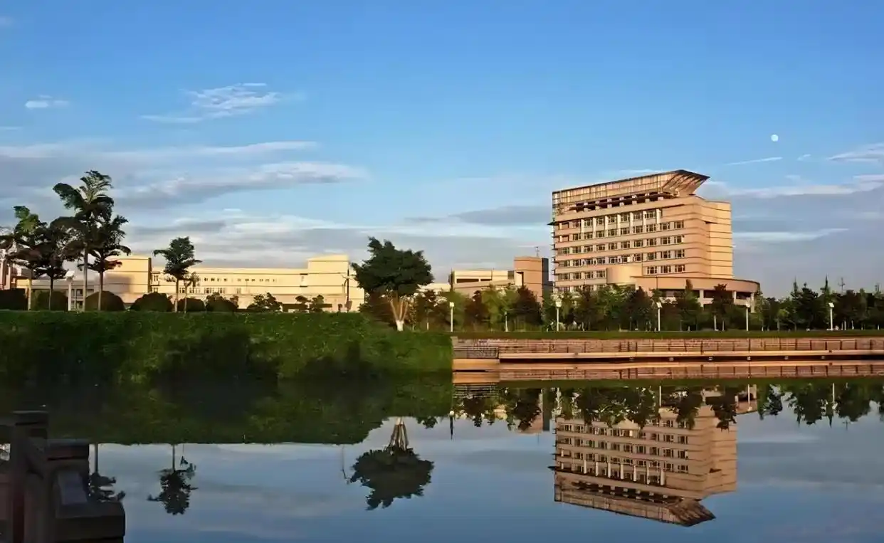 成都理工大学实习就业与校园生活便利性客观数据报告