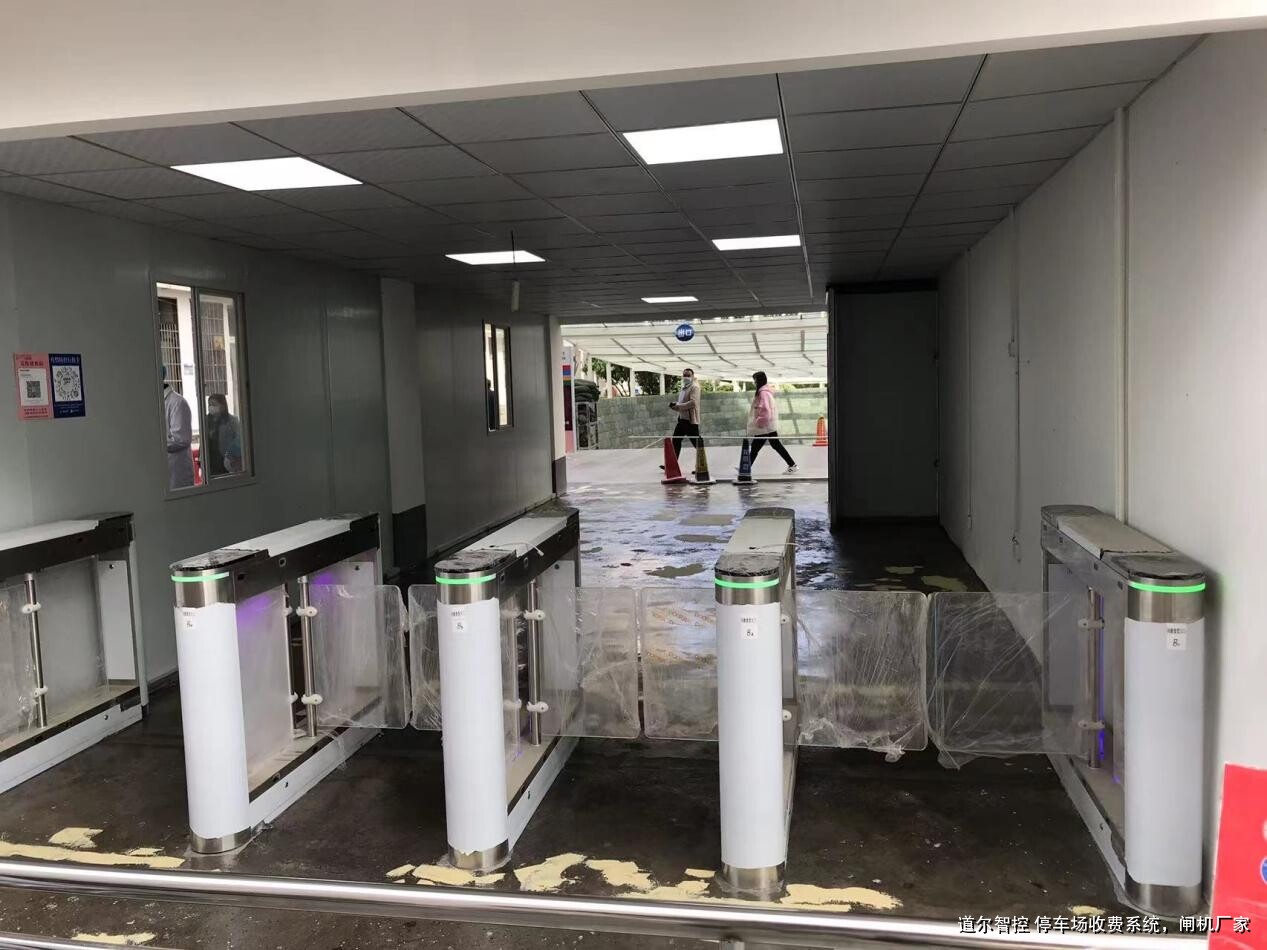 校园地铁三辊闸选购批发要点解析