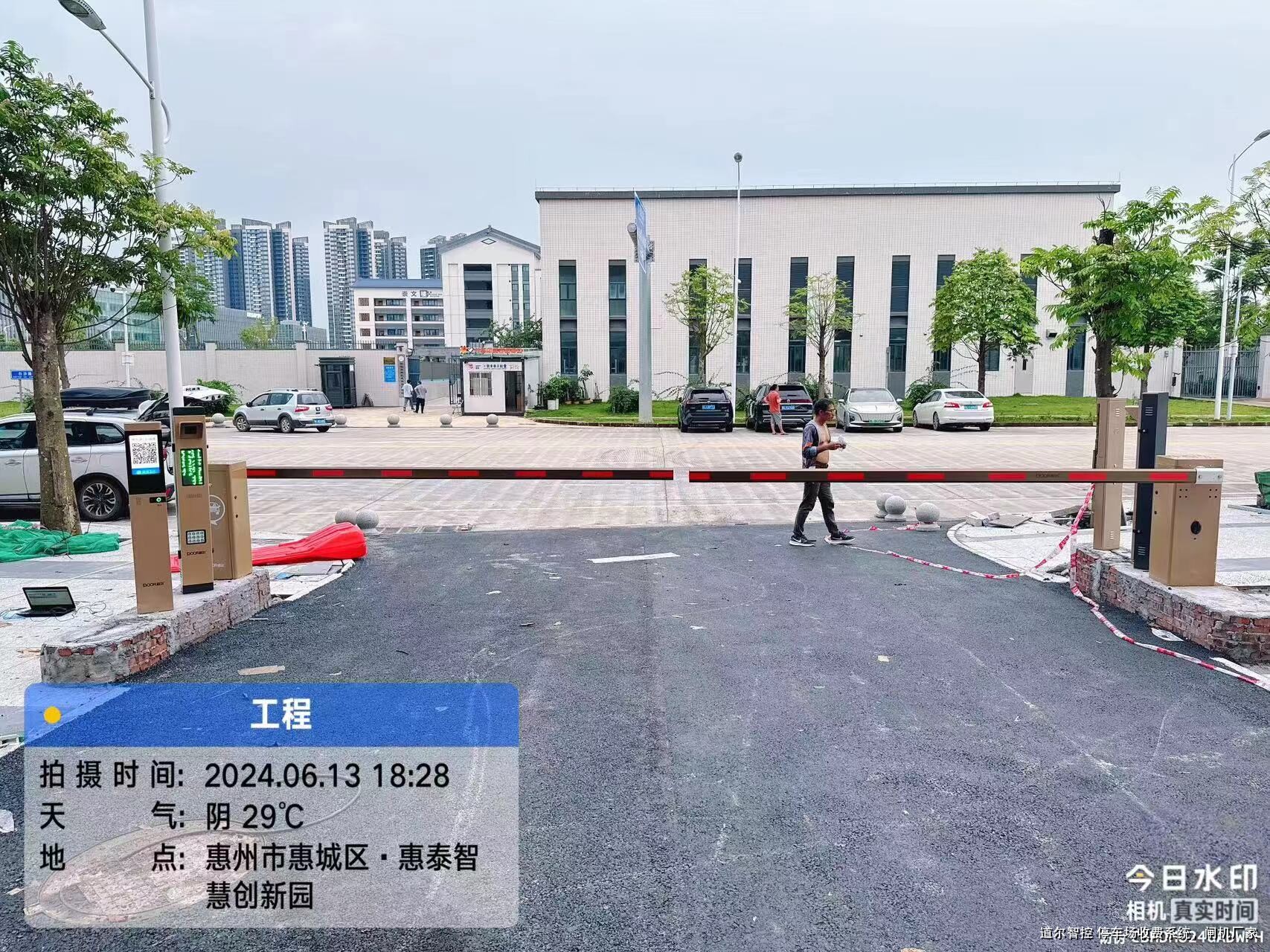 智能道闸与停车场系统设备选购指南