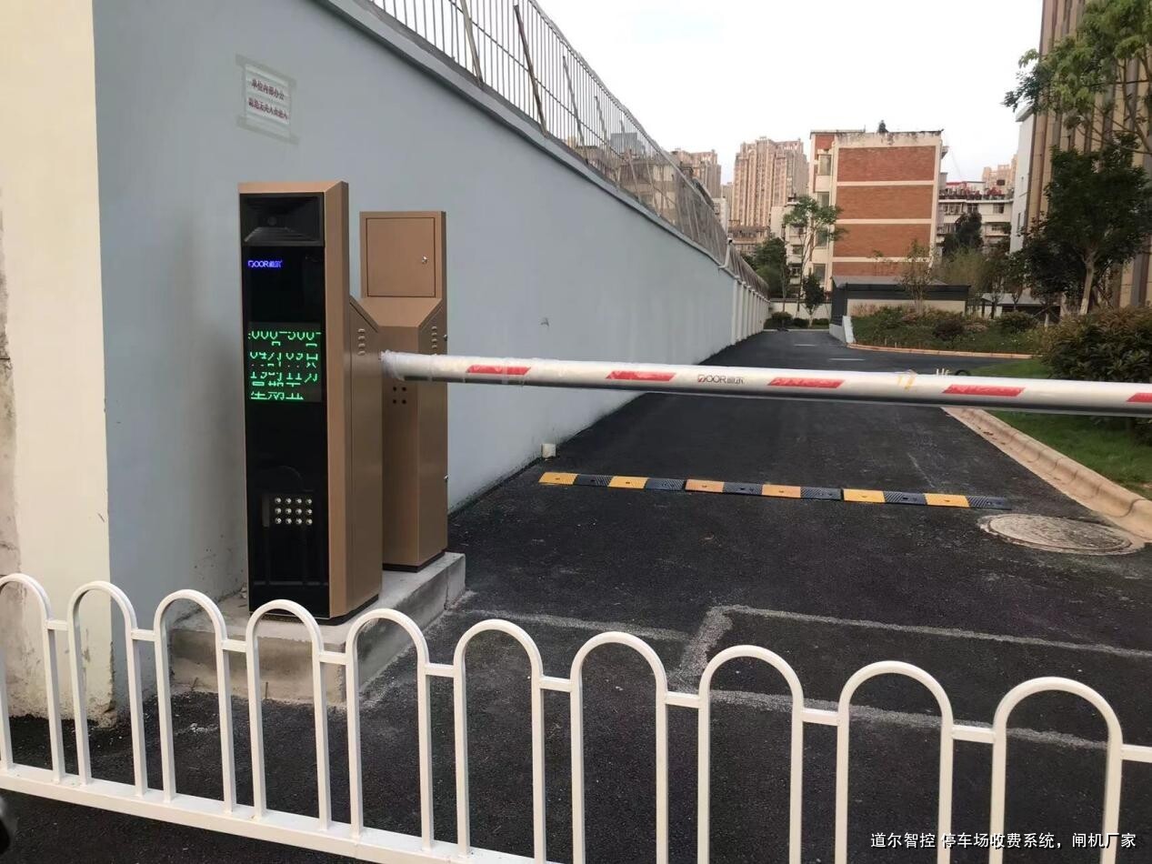 智能道闸选型与车牌识别系统费用指南