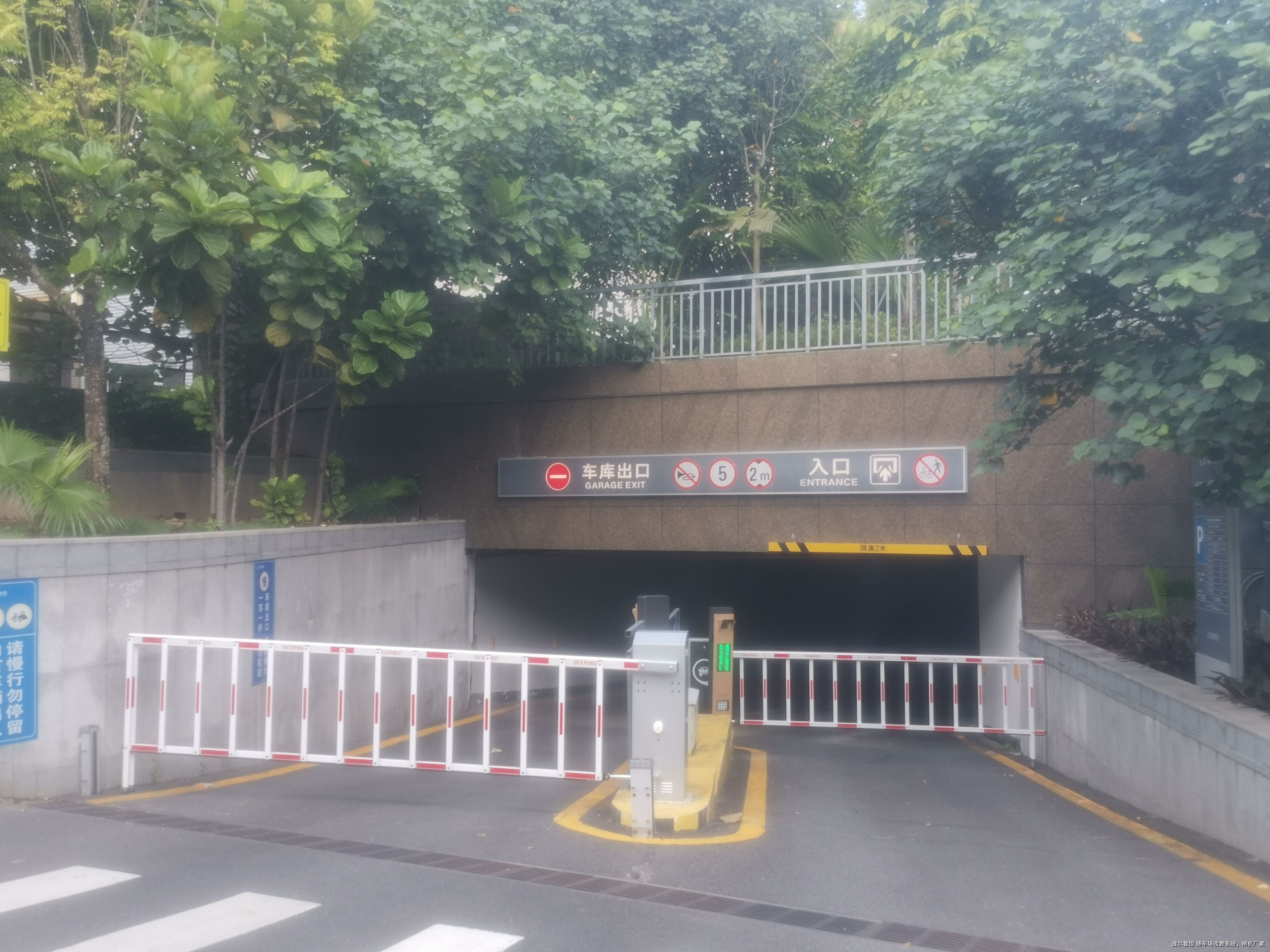 如何选配高性价比车牌识别系统?